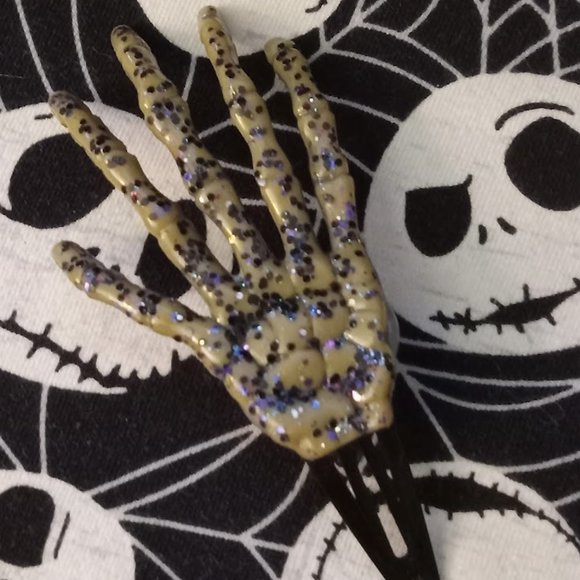 Handmade Skeleton Hand Hair Clip Accessories - Picture 3 of 4